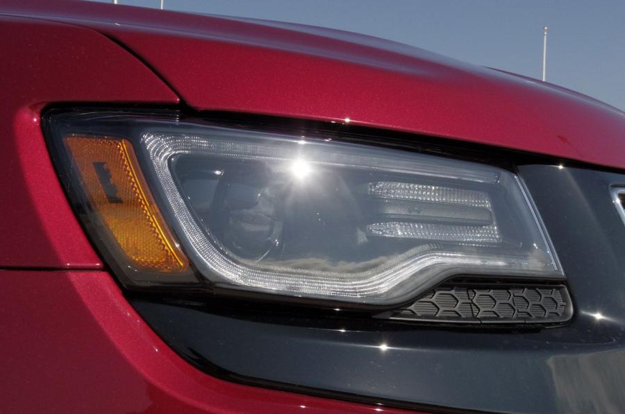  Jeep Grand Cherokee SRT8 2014 года  (фото 3 из 73)